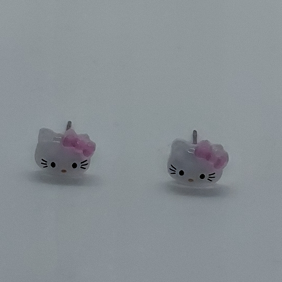 Cute Hello Kitty Stud Earrings - Picture 13 of 14